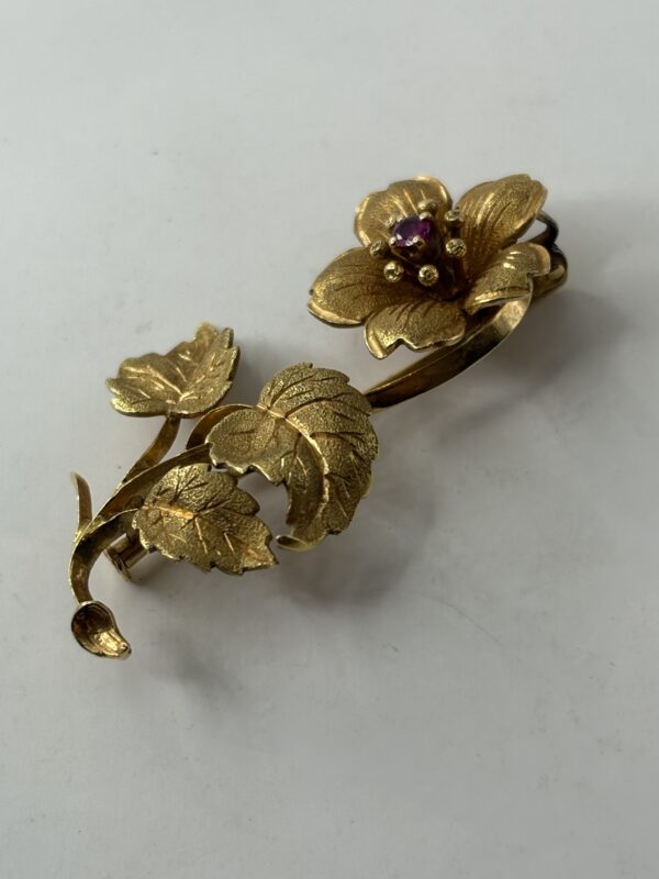 Broche et rubis - Or 18 Carats - 7.46 Grammes – Image 2