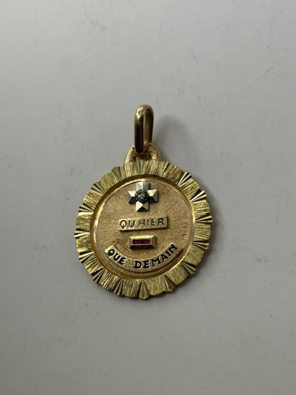 Pendentif Médaille d’Amour - Augis - Or 18k avec diamant et rubis - 3g – Image 3